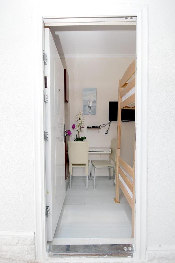 Studio Apartman Sveti Stefan Lägenhet Exteriör bild