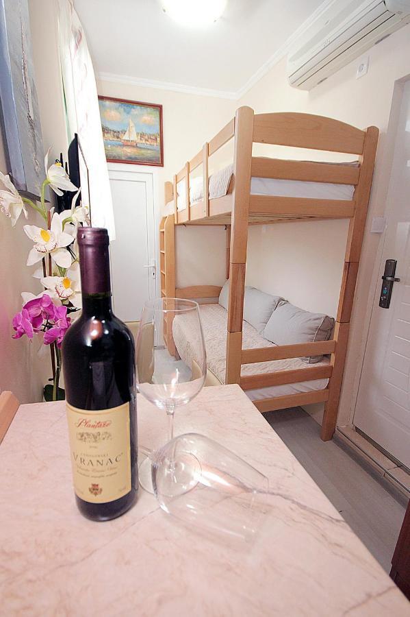 Studio Apartman Sveti Stefan Lägenhet Exteriör bild