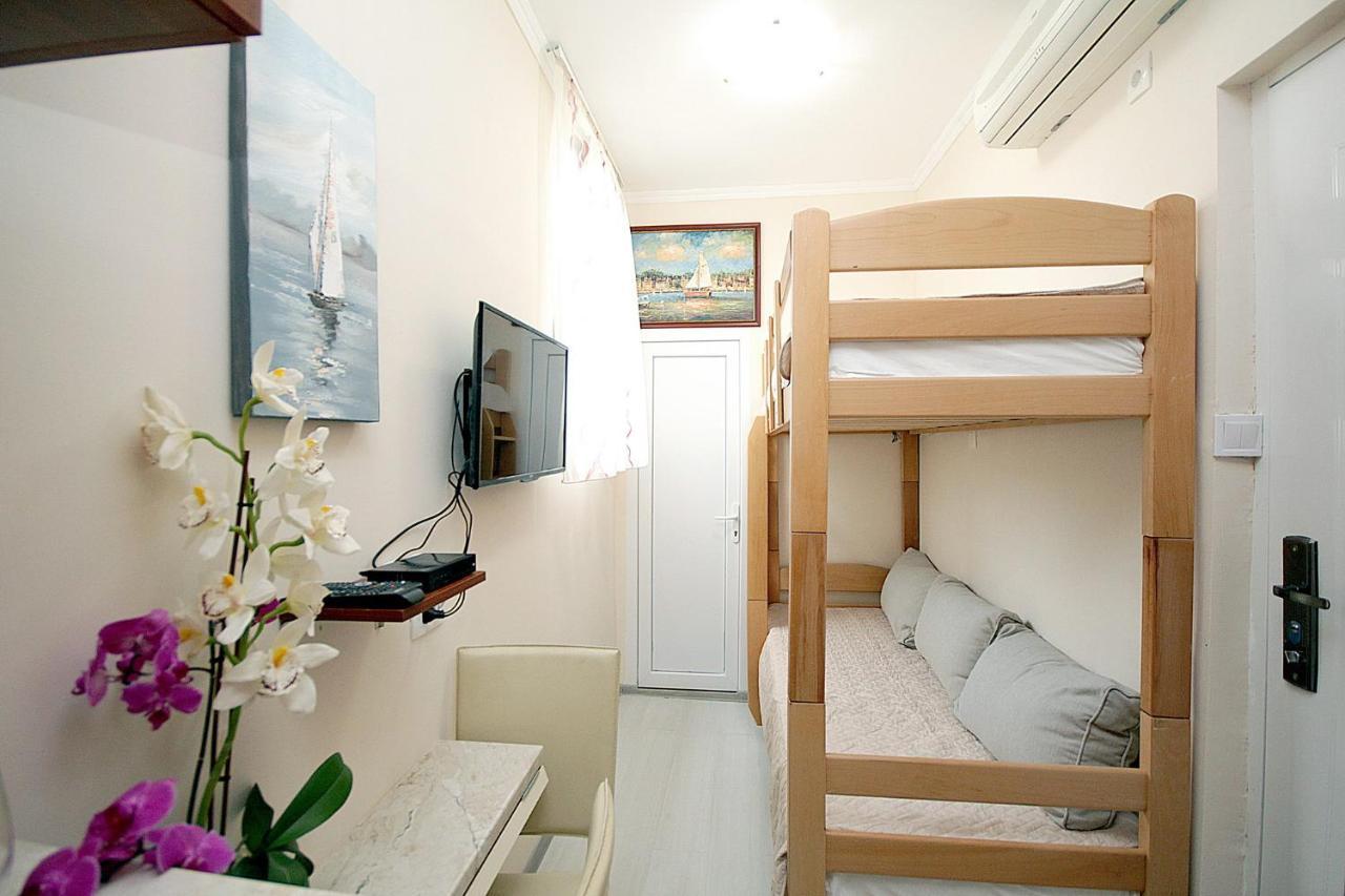 Studio Apartman Sveti Stefan Lägenhet Exteriör bild
